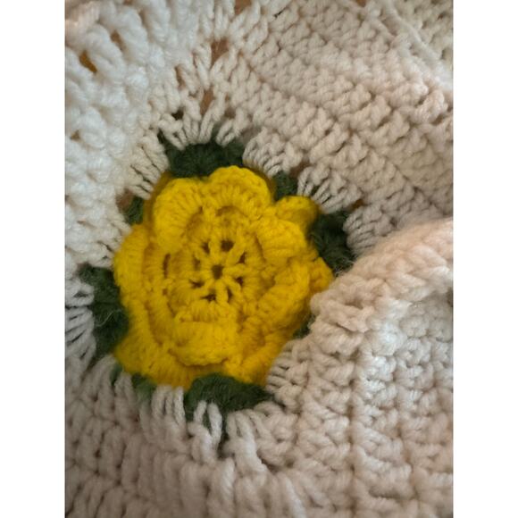 Yellow Rose Crocheted Blanket - Picture 2 of 3